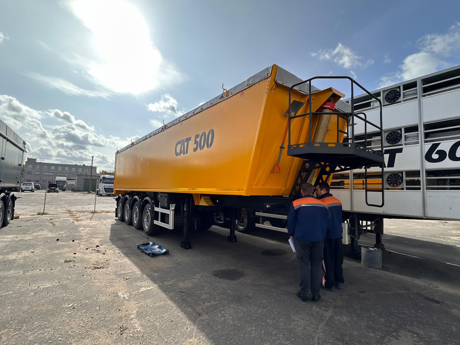 Алюминиевый полуприцеп зерновоз CAT500 49 434 | GoodTruck